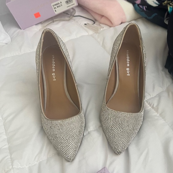 Diamond like stone Heels - Picture 3 of 4